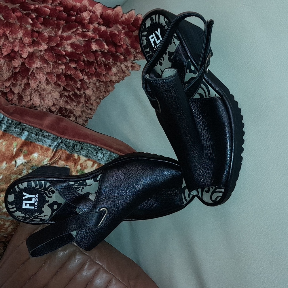 🌺FLY LONDON Sandals